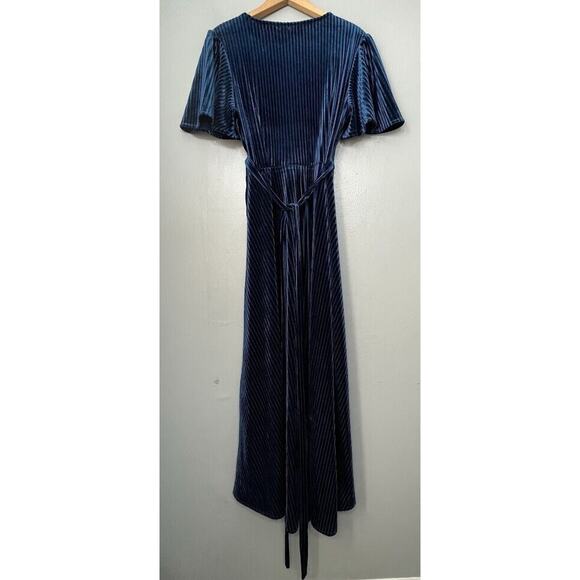 Simplee Apparel Blue Velvet Midi Dress - Picture 6 of 9